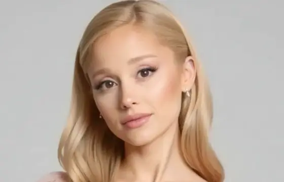 Quantos anos a Ariana tem???