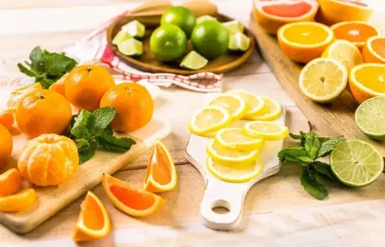 Qual é a principal função da Vitamina C no nosso organismo?