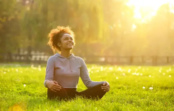 A exposição ao sol ajuda o nosso corpo a produzir qual vitamina?
