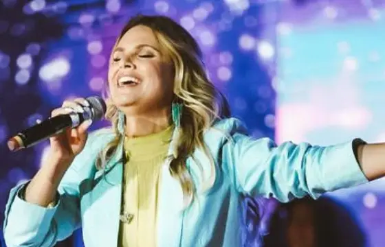 A Aline já fez show ?