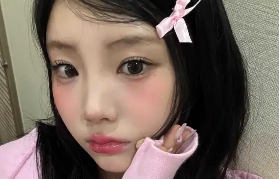 Qual a idade da wonhee, integrante do illit?