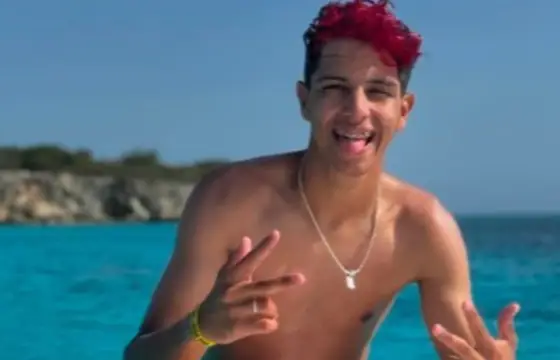 Quem. E esse  influenciado dos rosas ?