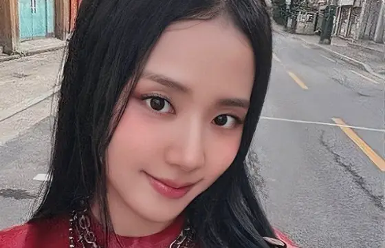 Qual imprensa famosa jisoo e embaixadora?,