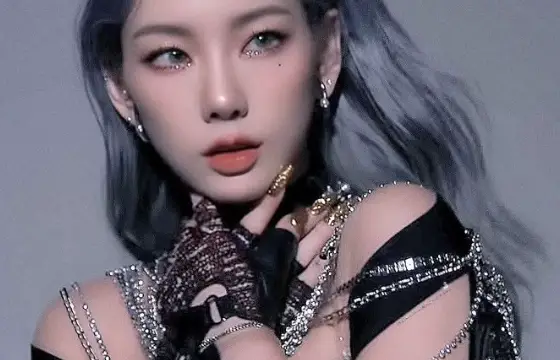 Quem e a Idol na foto ?