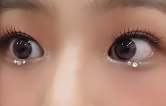 De quem é esses olhos?