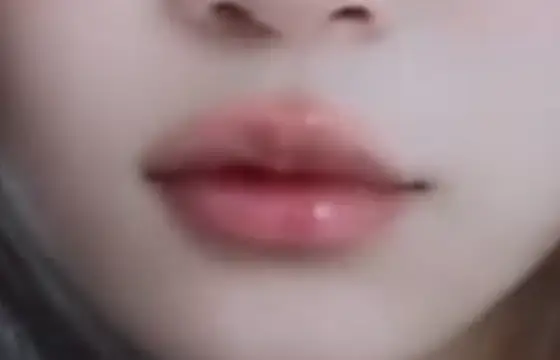 DE QUEM É ESTA BOCA?