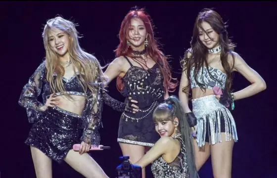 Qual é a integrante do blackpink com que mais te identificas?