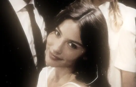 Escolhe um padrão ou textura que defina o teu estilo:
*Gracie Abrams (cantora). Quem a conhece comente.