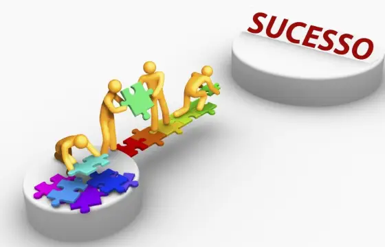 6. Você e um amigo discordam sobre as regras de um jogo. Qual a melhor maneira de resolver a situação?