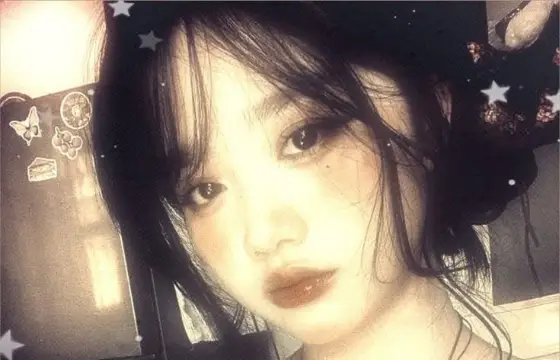 Conheces "Mrs Potato Head" da Melanie Martinez? A música (na minha opinião) fala no que a sociedade nos tenta obrigar a mudar na nossa aparência.