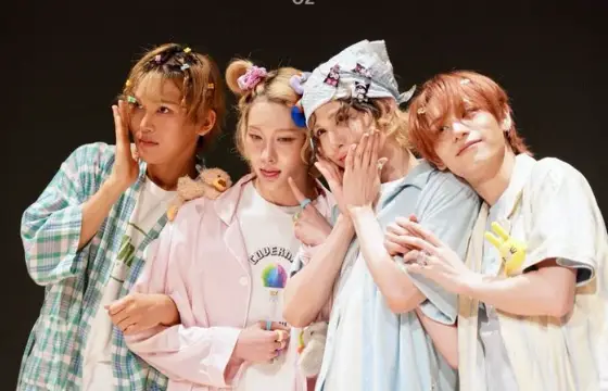 Qual foi a música de debut deles?