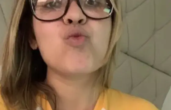 Qual é o nome da mãe da cantora ?