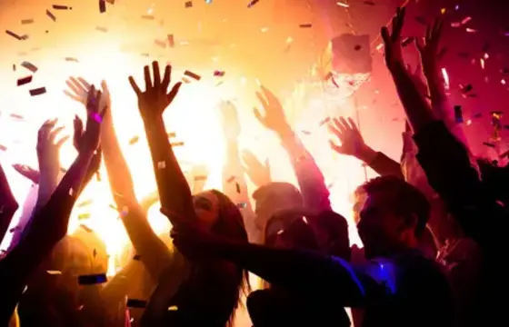 Se alguém te chamar para uma festa o que é que tu respondes?