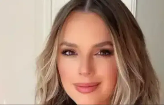 Qual é o nome dessa cantora?