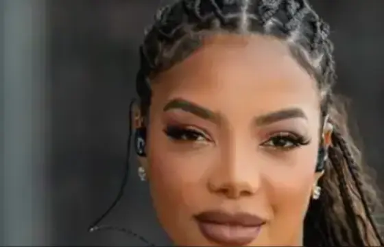 Qual é o nome dessa cantora?