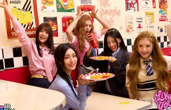 As membros são Myah, Kanie, Le Eun-seo, Ye Eum e MAIKA