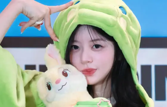 Você, a Iroha, a Minju e a Moka estavam brincando de esconde-esconde, até que a Minju se esconde onde tinha uma aranha! 🕷️ O que faz? 🍄🌻
