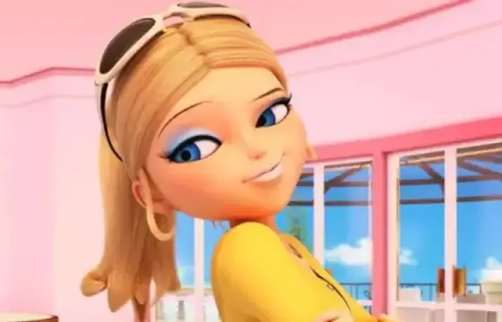 Chloe (Queen Bee)