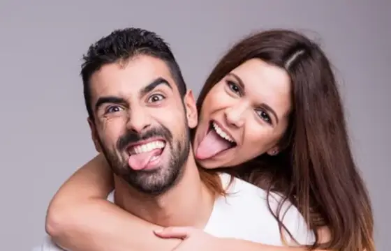 CASAL ENGRAÇADO