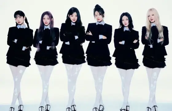 Qual desses é o lightstick do IVE ?