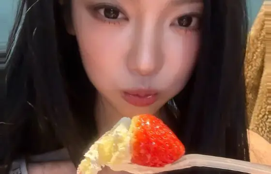 A ning2 te ofereceu um pouco de comida, o que você faz?