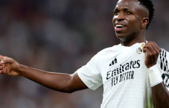 Em qual posição ele joga ?