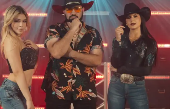 Qual foi a primeira música da Ana Castela ?