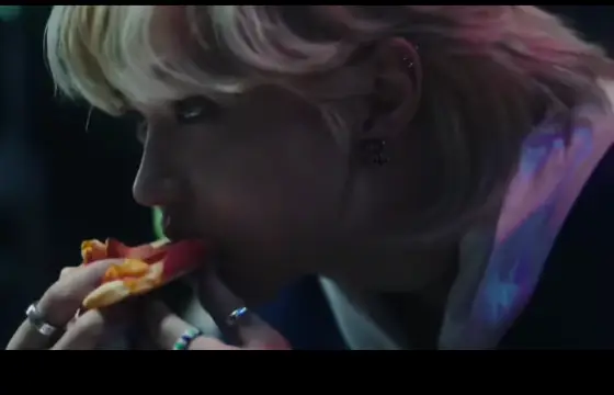 De qual música é essa cena?