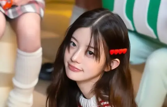Quem é essa idol da foto?❤