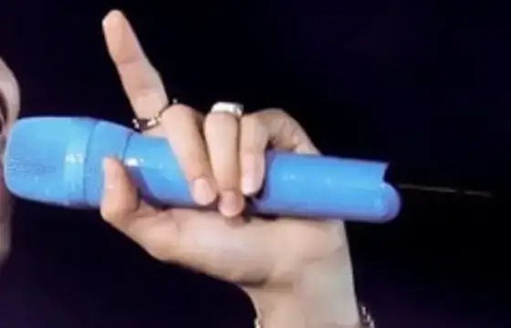 De quem é este microfone?