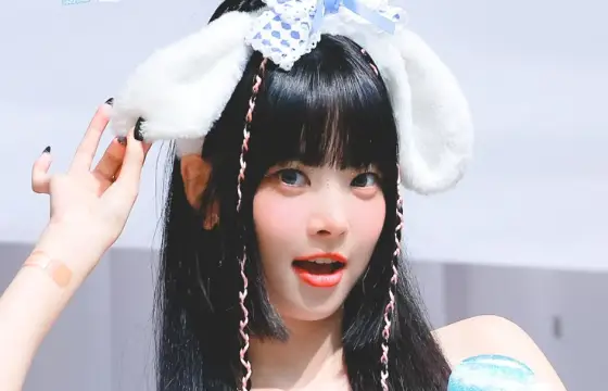 EUNCHAE (LE SSERAFIN)