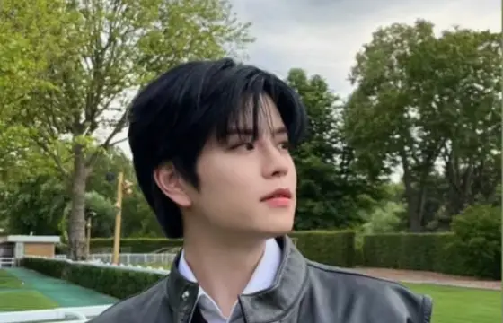 Quem é esse divo na foto??